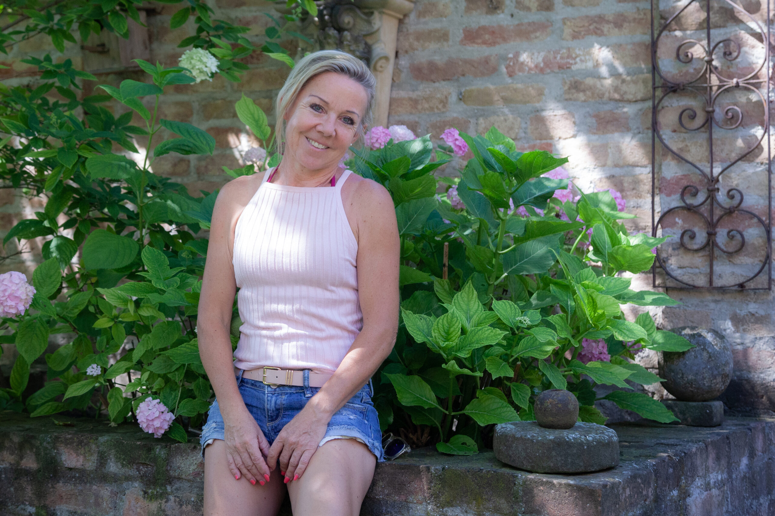 Monika Kohler präsentiert ihr Schaugarten.