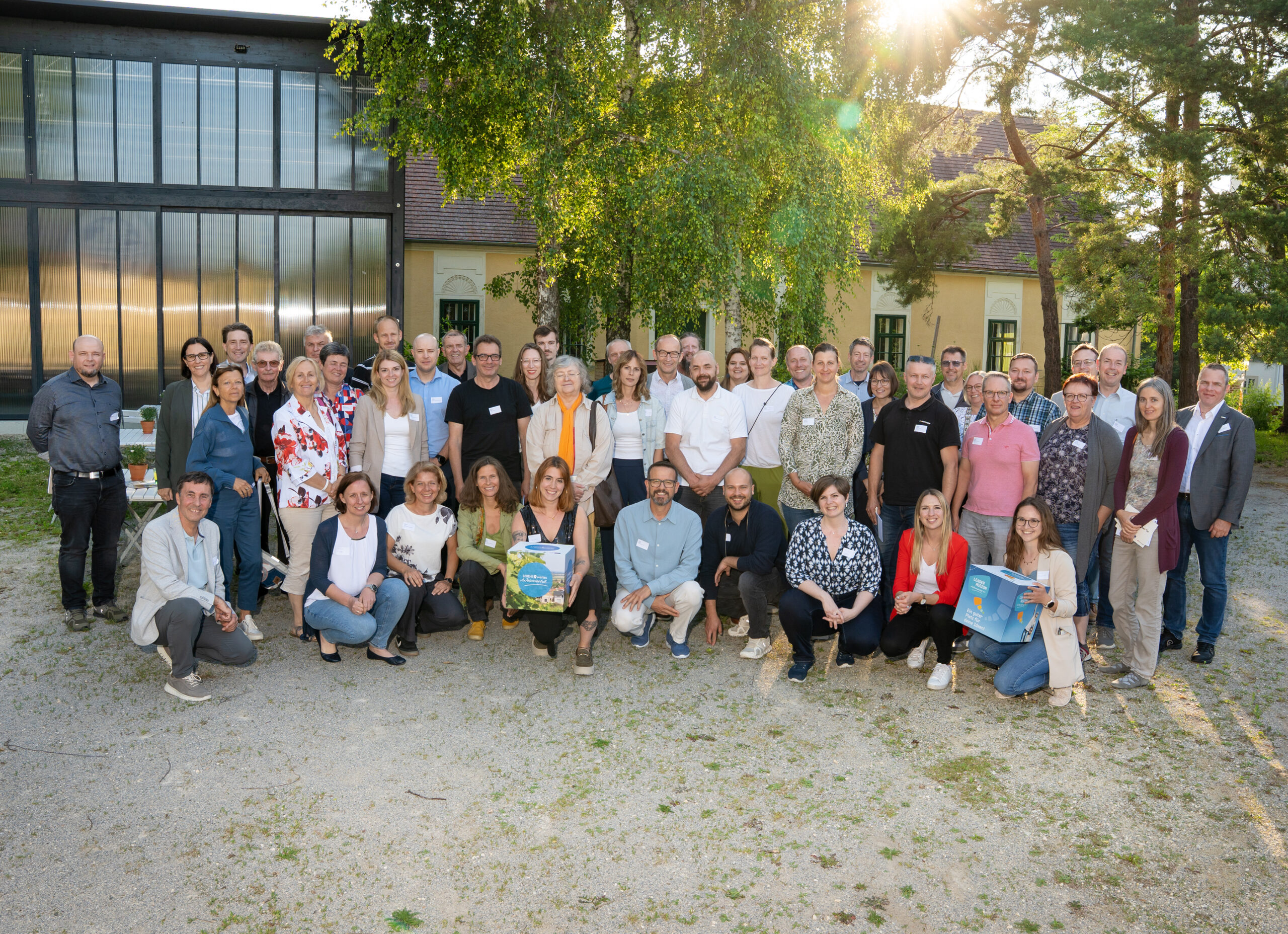 Christine Filipp & Clara Schreiber (LEADER Region Weinviertel Ost), Karl Hintermeier (Message Marketing), Isabella Ošaben (Auftrittscoach & Speaker) und die Teilnehmer:innen des Zukunftsworkshops.