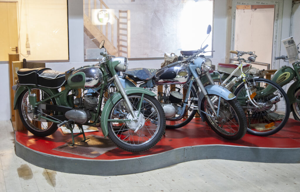Ein Teil der historischen, motorisierten Zweiradsammlung von Friedrich Gepp.