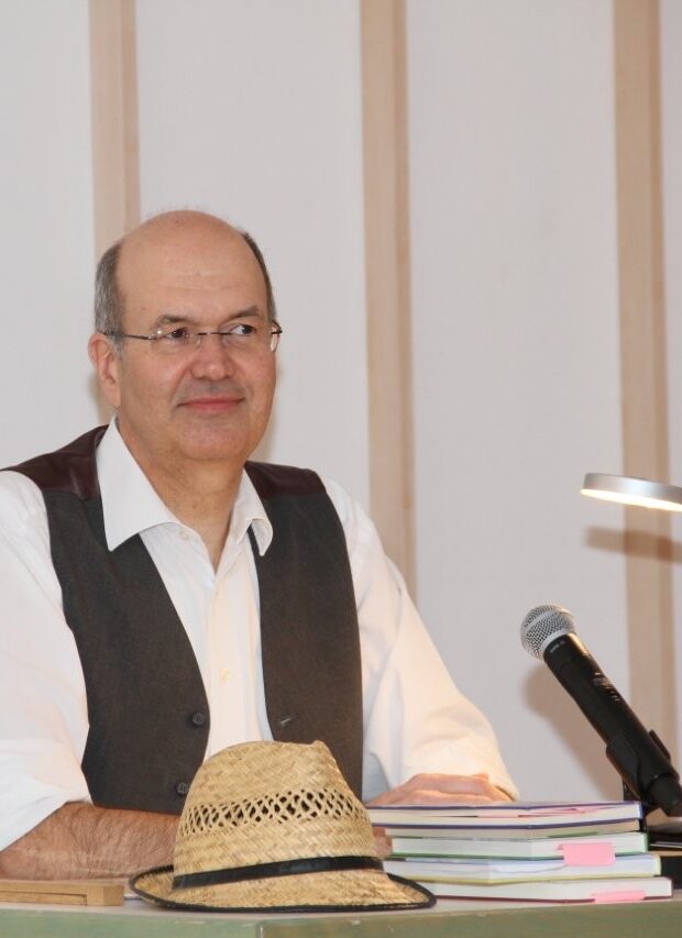 Michael Staribachers Lesungen überraschen, amüsieren und regen zum Nachdenken an. © M. Staribacher