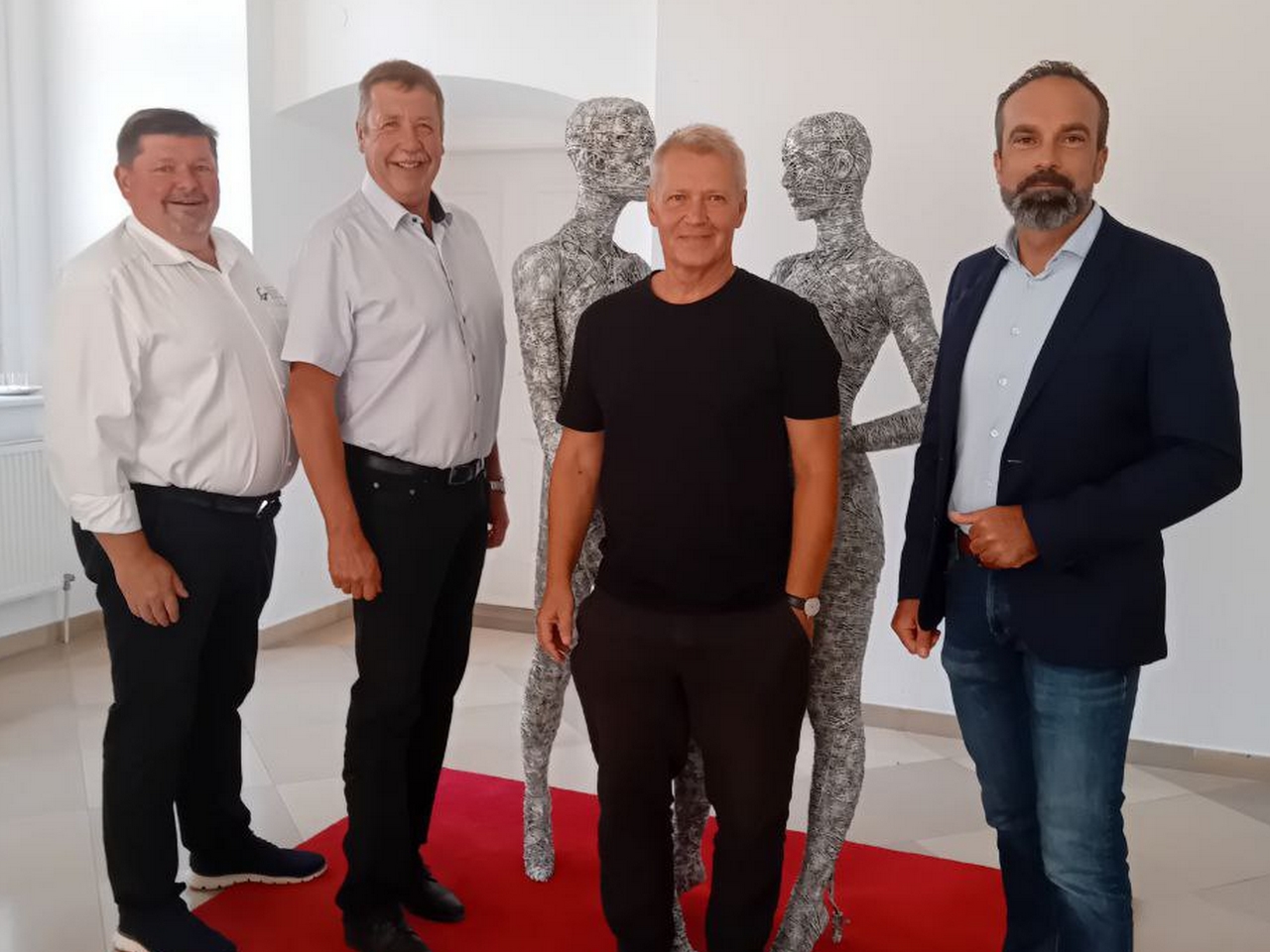 Horst Obermayer (Obmann Kultur- und Tourismusverein Liechtenstein Schloss Wilfersdorf), Josef Tatzber (Bürgermeister der Marktgemeinde Wilfersdorf), Thomas Rieger, Markus Winter (Technikvorstand der Windkraft Simonsfeld AG)