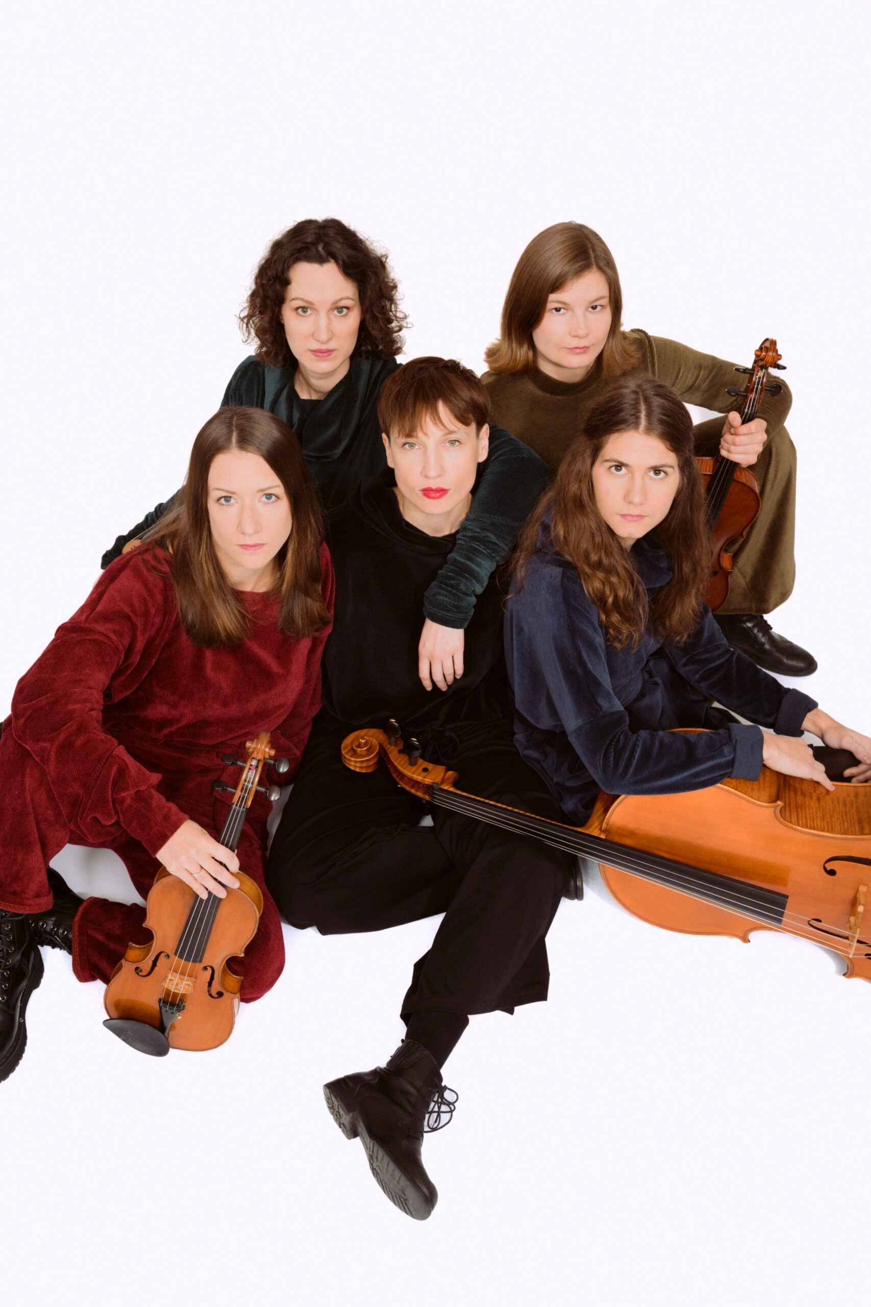 Sigrid Horn und das Nest. Foto: Alex Gotter