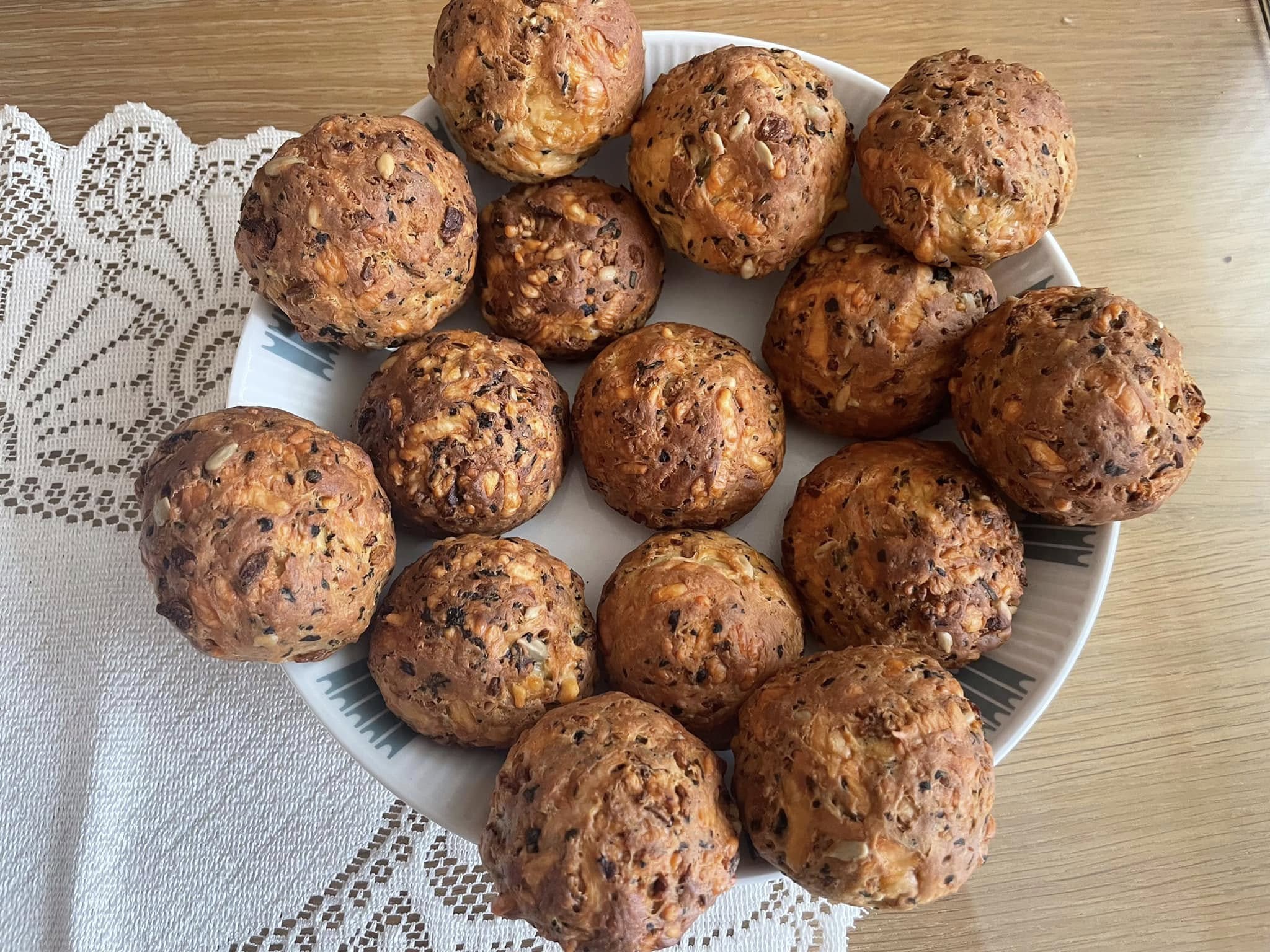 Daraus kann alles werden - glaubt man. In Kugeln geformt, gebacken,mit Kräuterdip serviert ein willkommener Snack!