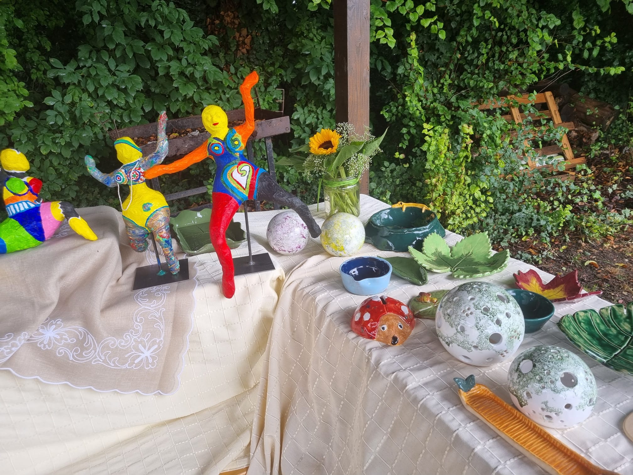 Kreatives auch von Nanaworkshop, wo Figuren aus Pappmache gestaltet wurden.