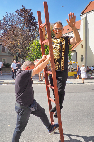 Was hat's nur mit der roten Leiter auf sich? © Dr. Herbert Slad