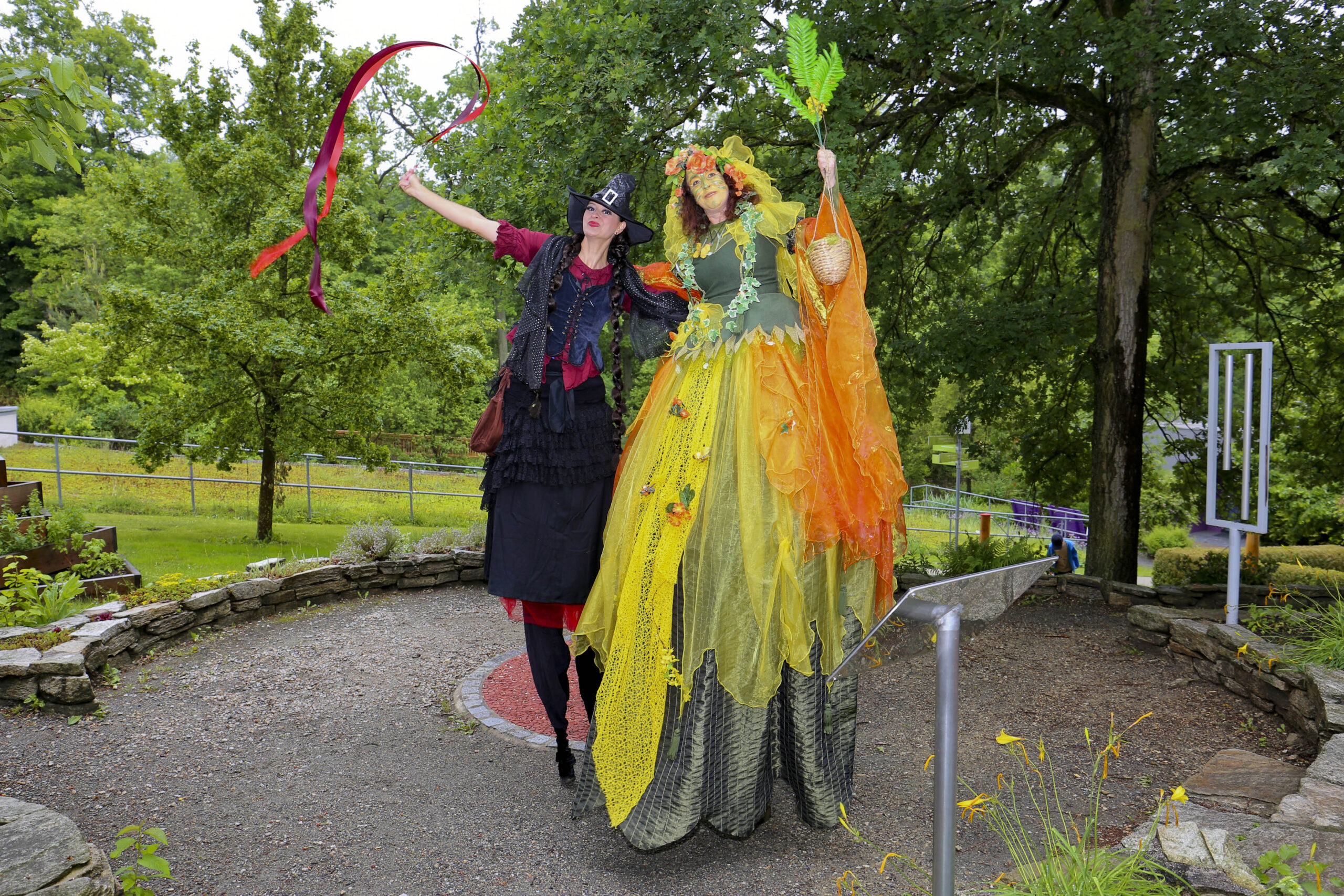 Sommernachtsfest-Waldhexen; (c) A.Anker