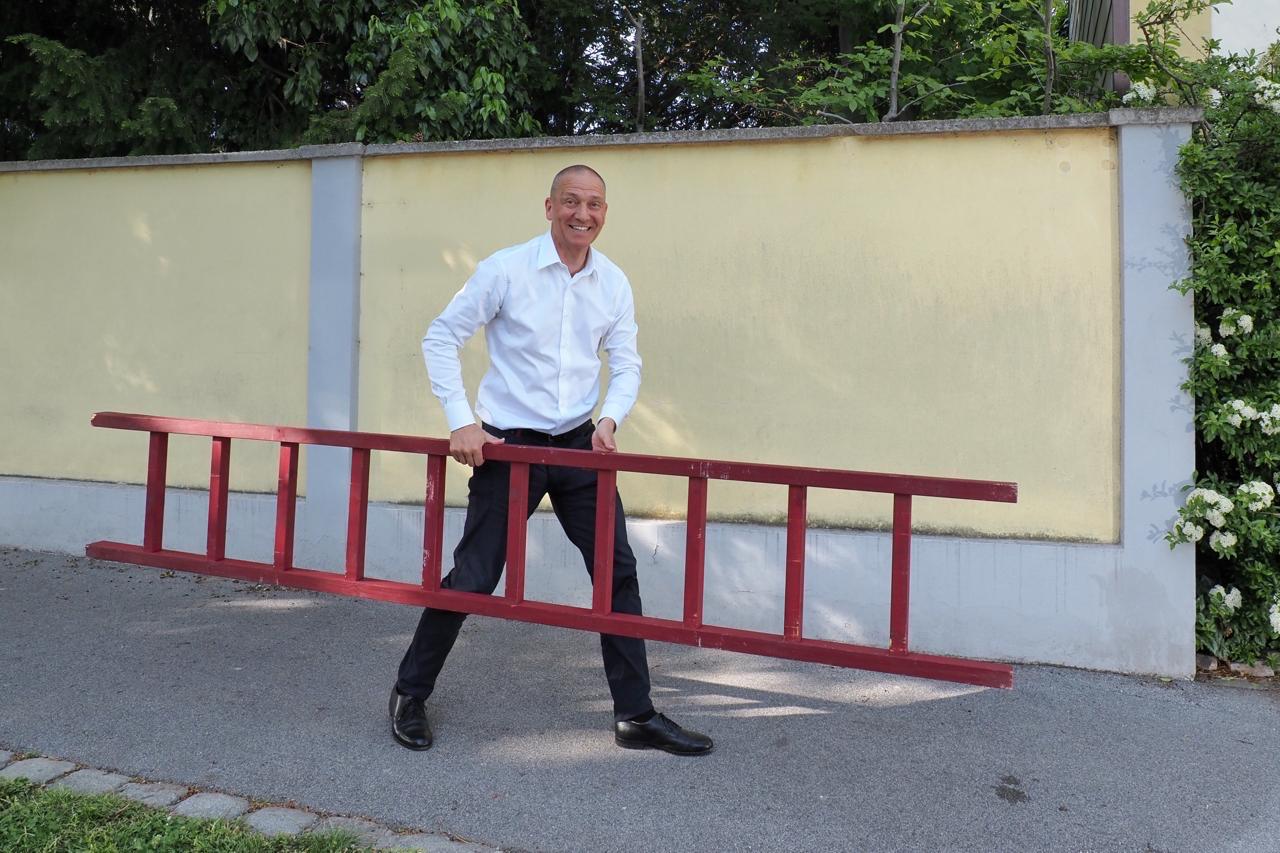 Markus Rumpler, der Mann mit der roten Leiter. © Dr. Herbert Slad