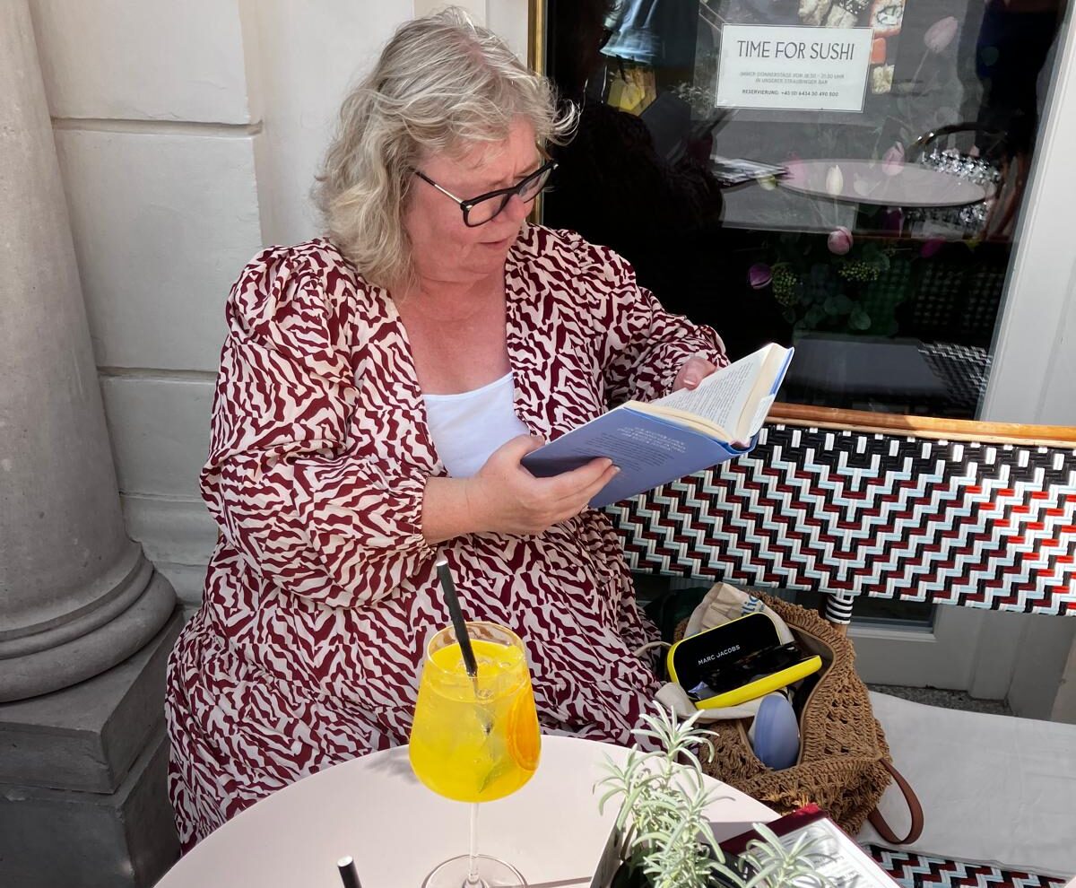 Michaela Skillich in ihrem Element - nämlich beim Lesen eines Buches.