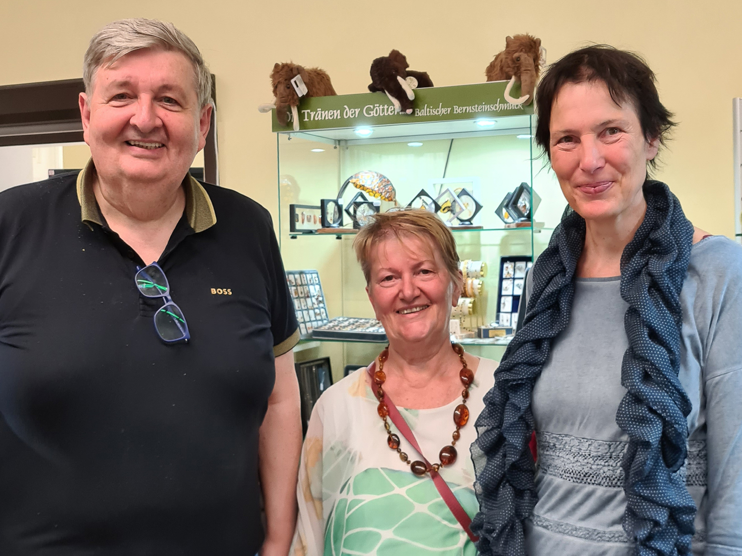 24. Bernsteinstraßenfest im Urzeitmuseum Stillfried. Walpurger und Gerda Antl luden ein.
Ein Fest für Jung und Alt, mit viel Archäologie, Unterhaltung und guten Stillfrieder Schmankerln.