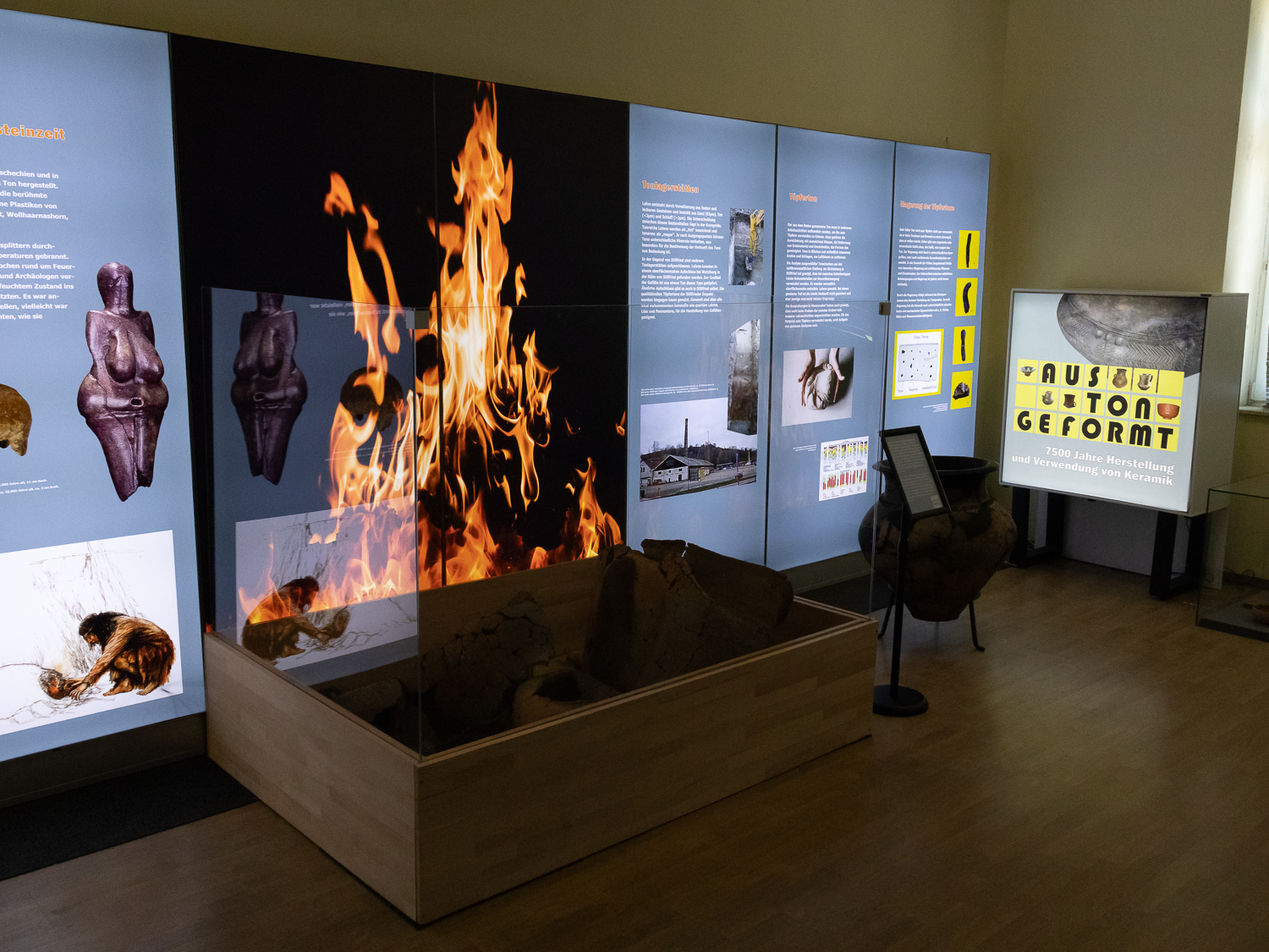 24. Bernsteinstraßenfest im Urzeitmuseum Stillfried. Walpurger und Gerda Antl luden ein.
Ein Fest für Jung und Alt, mit viel Archäologie, Unterhaltung und guten Stillfrieder Schmankerln.