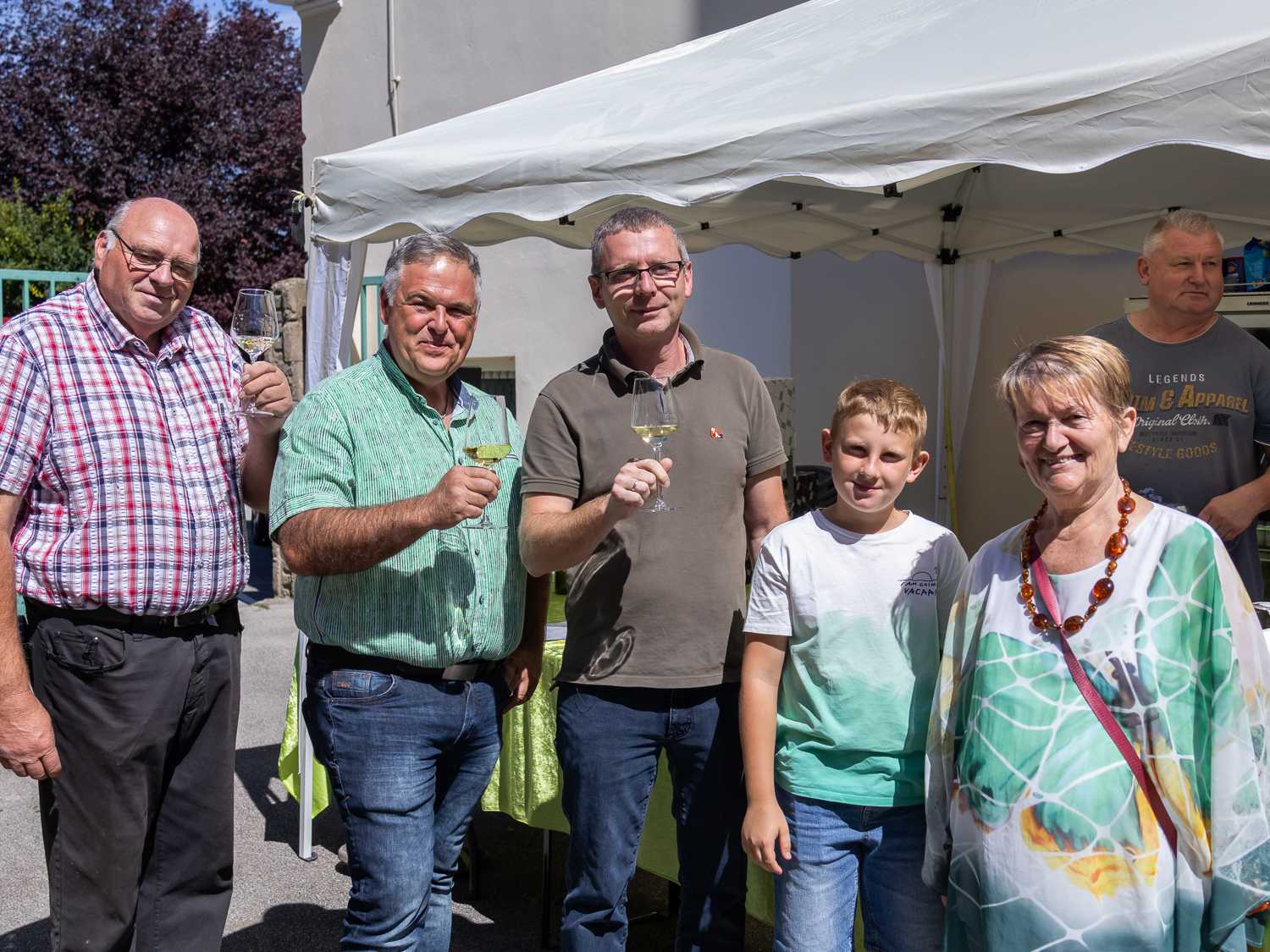 24. Bernsteinstraßenfest im Urzeitmuseum Stillfried. Walpurger und Gerda Antl luden ein.
Ein Fest für Jung und Alt, mit viel Archäologie, Unterhaltung und guten Stillfrieder Schmankerln.
