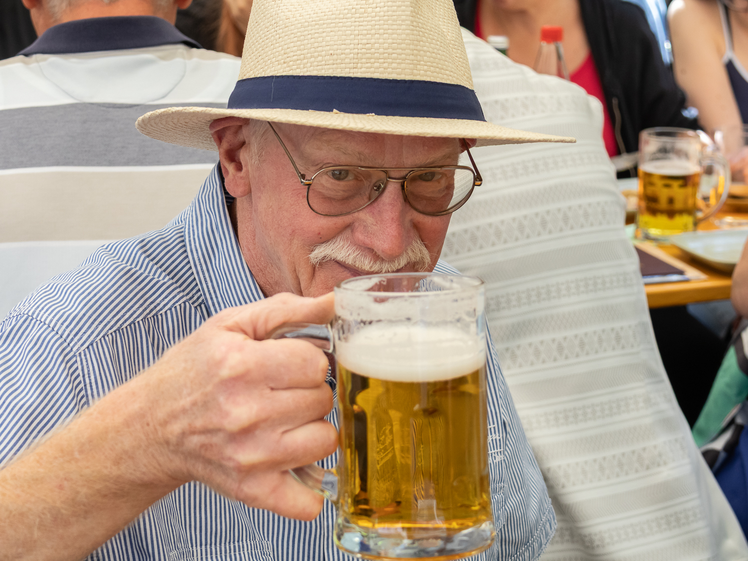 24. Bernsteinstraßenfest im Urzeitmuseum Stillfried. Walpurger und Gerda Antl luden ein.
Ein Fest für Jung und Alt, mit viel Archäologie, Unterhaltung und guten Stillfrieder Schmankerln.