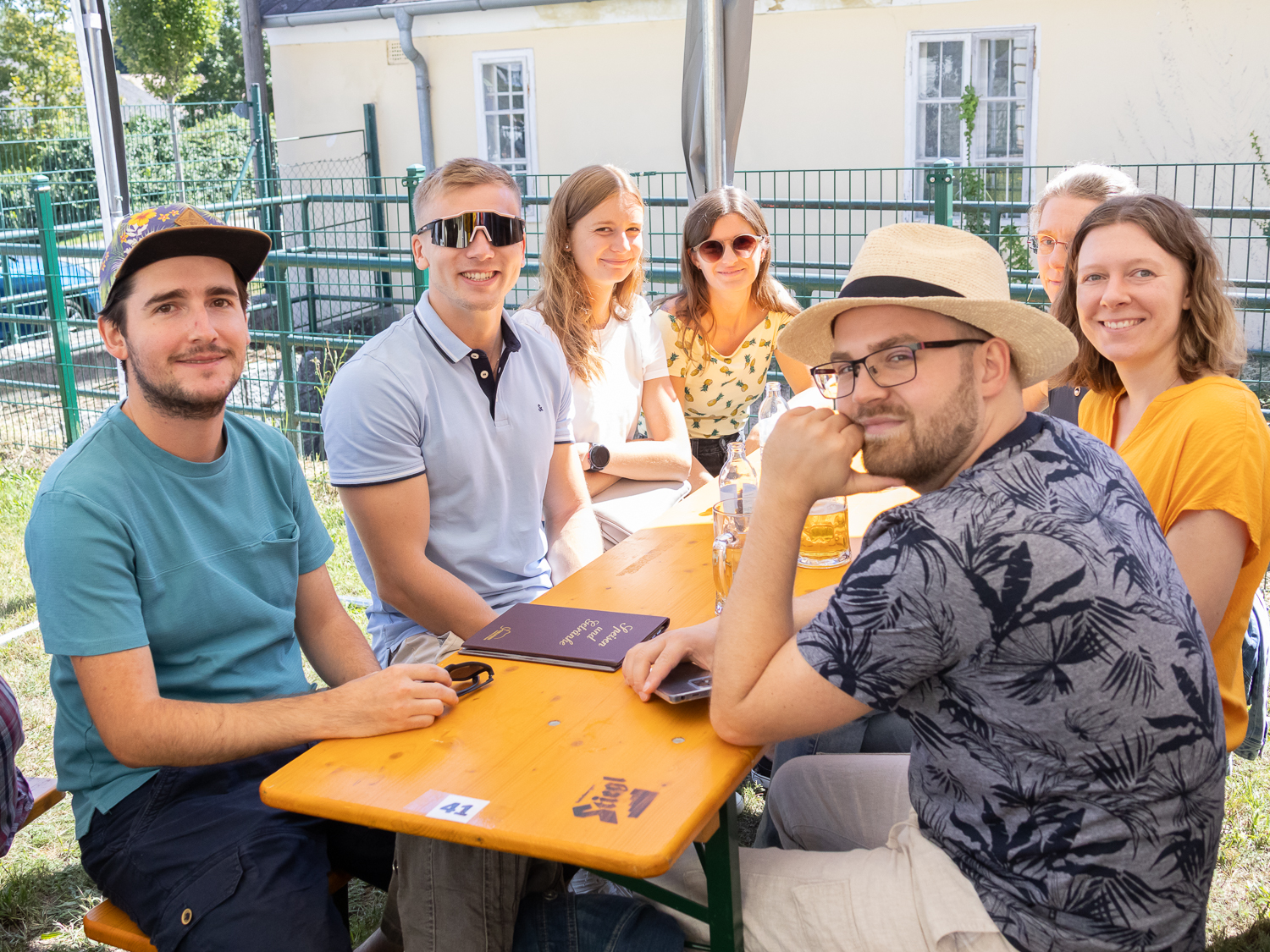 24. Bernsteinstraßenfest im Urzeitmuseum Stillfried. Walpurger und Gerda Antl luden ein.
Ein Fest für Jung und Alt, mit viel Archäologie, Unterhaltung und guten Stillfrieder Schmankerln.
