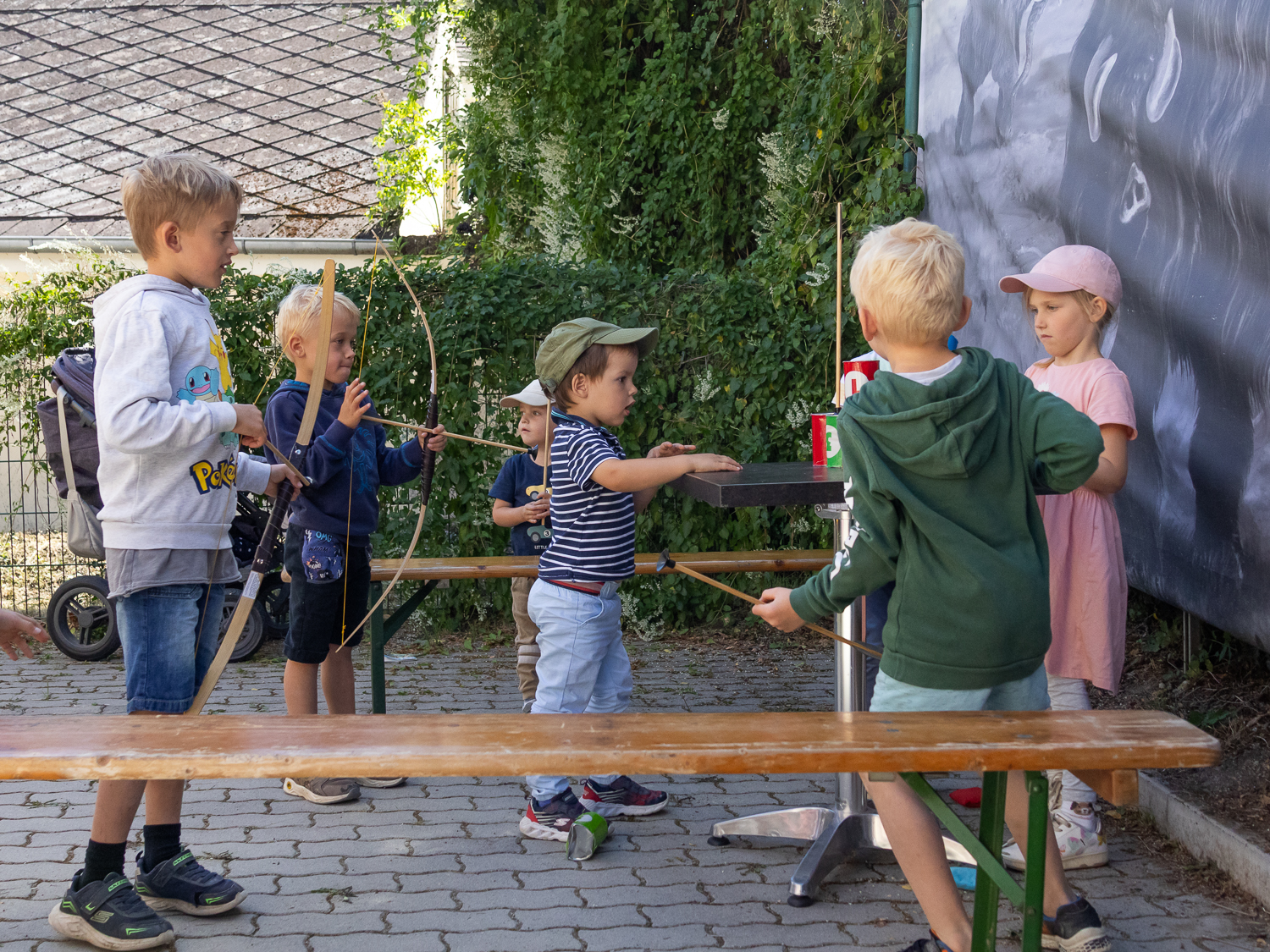 24. Bernsteinstraßenfest im Urzeitmuseum Stillfried. Walpurger und Gerda Antl luden ein.
Ein Fest für Jung und Alt, mit viel Archäologie, Unterhaltung und guten Stillfrieder Schmankerln.