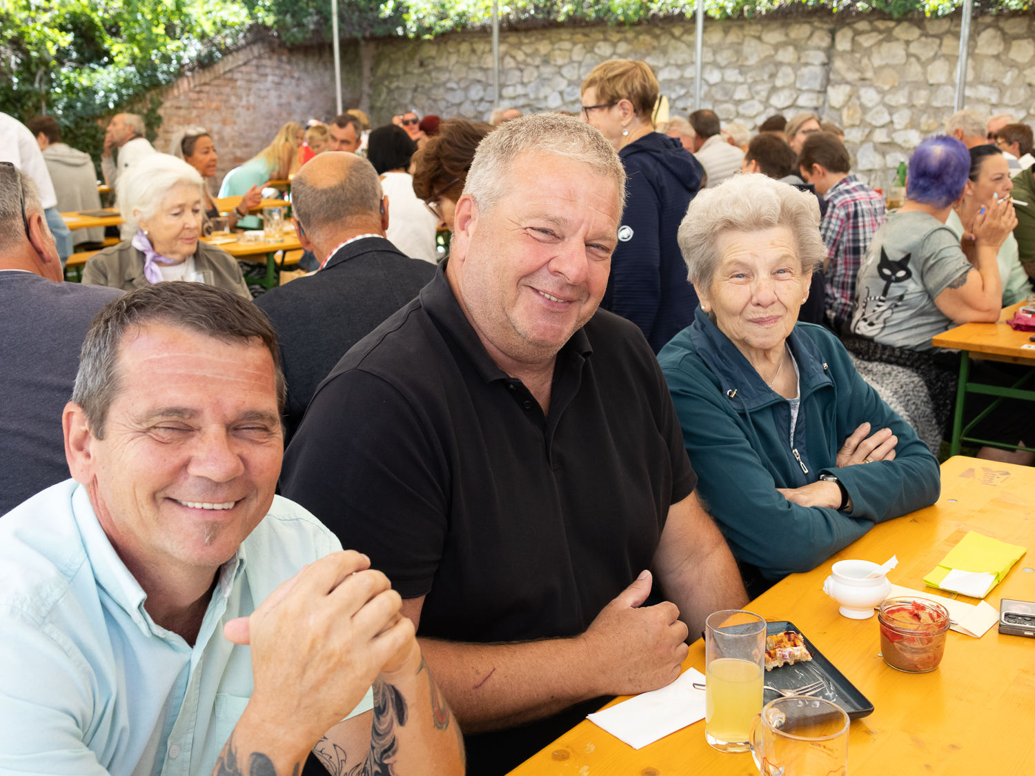 24. Bernsteinstraßenfest im Urzeitmuseum Stillfried. Walpurger und Gerda Antl luden ein.
Ein Fest für Jung und Alt, mit viel Archäologie, Unterhaltung und guten Stillfrieder Schmankerln.