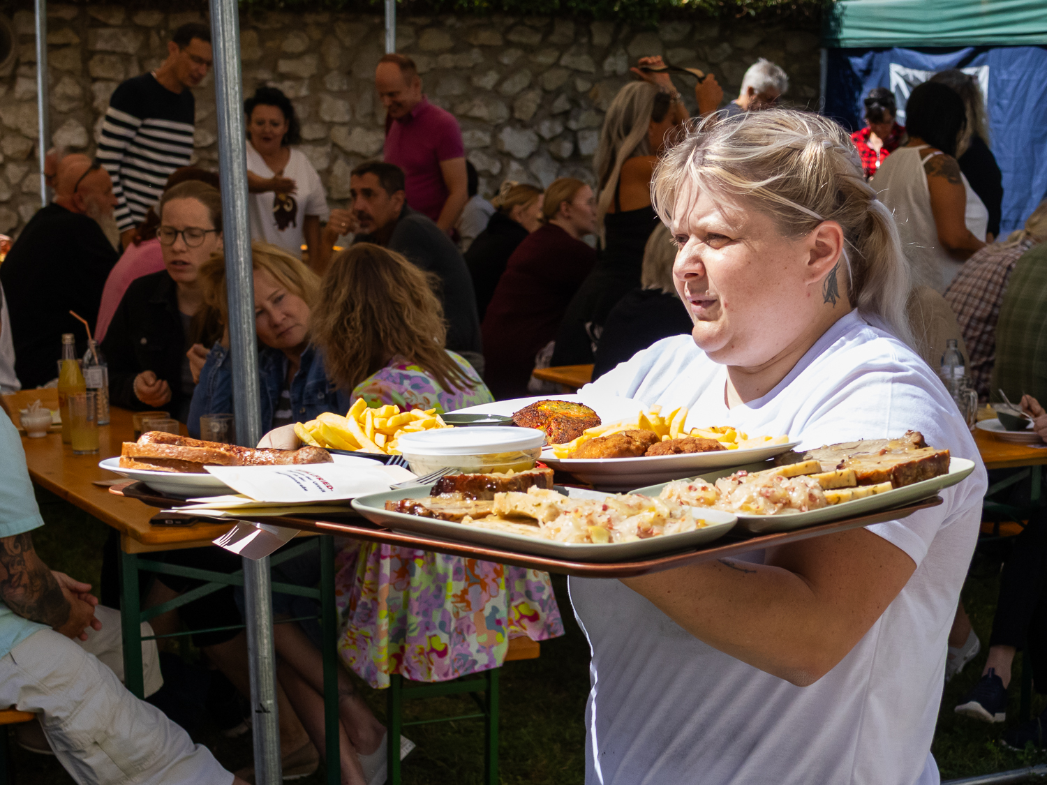 24. Bernsteinstraßenfest im Urzeitmuseum Stillfried. Walpurger und Gerda Antl luden ein.
Ein Fest für Jung und Alt, mit viel Archäologie, Unterhaltung und guten Stillfrieder Schmankerln.