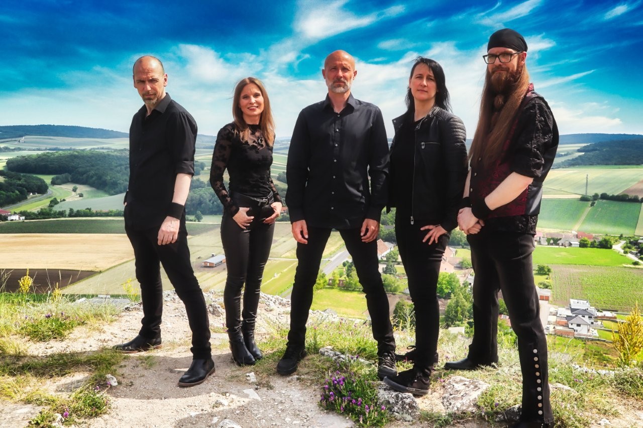 David Stawa initiiert „Das Schwarze Herz Von Österreich (DSHVÖ)“. Eine Rockband aus dem Bezirk Mistelbach stellt ihr Herzensprojekt vor.