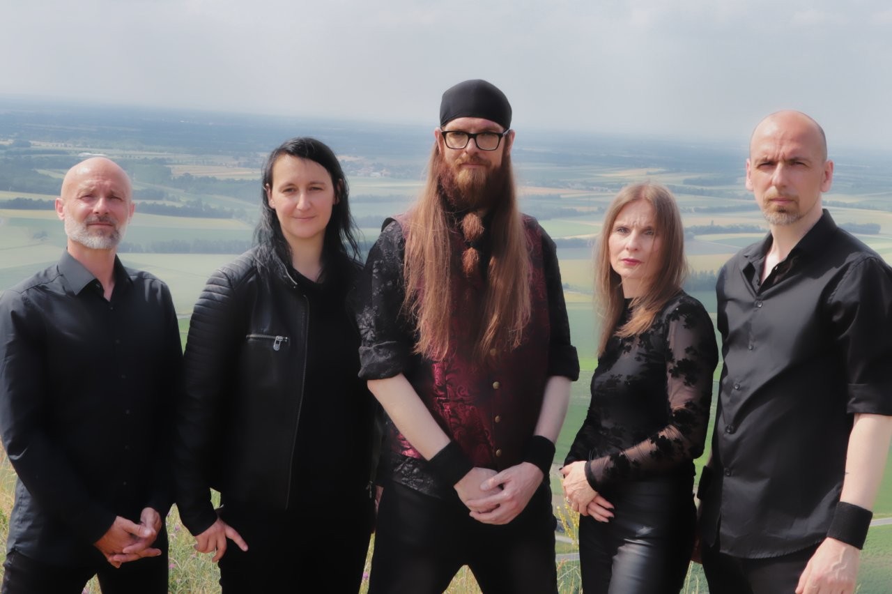 David Stawa initiiert „Das Schwarze Herz Von Österreich (DSHVÖ)“. Eine Rockband aus dem Bezirk Mistelbach stellt ihr Herzensprojekt vor.