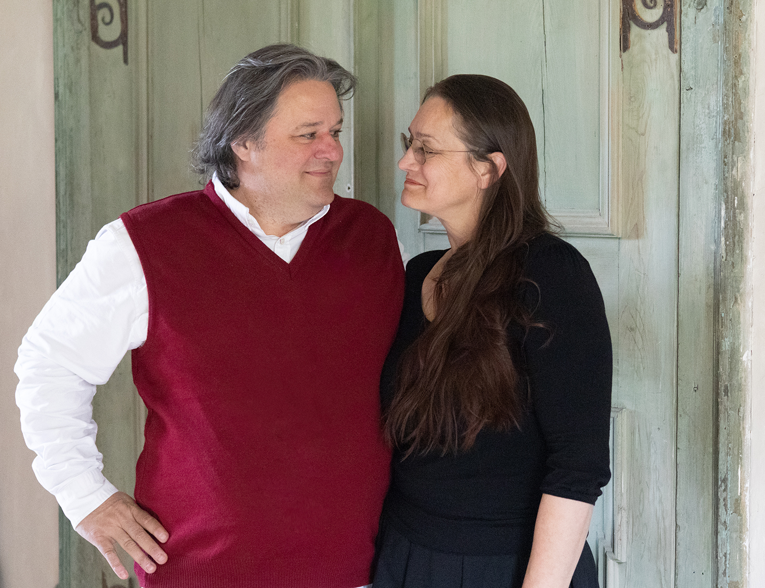 ©Marion Osmann, Regina Courtier
Marion Osmann ist Fotokünstlerin, Gestalterin, Designerin, Steirerin, Visionären und Besitzerin von Schloss Haggenberg im Weinviertel.