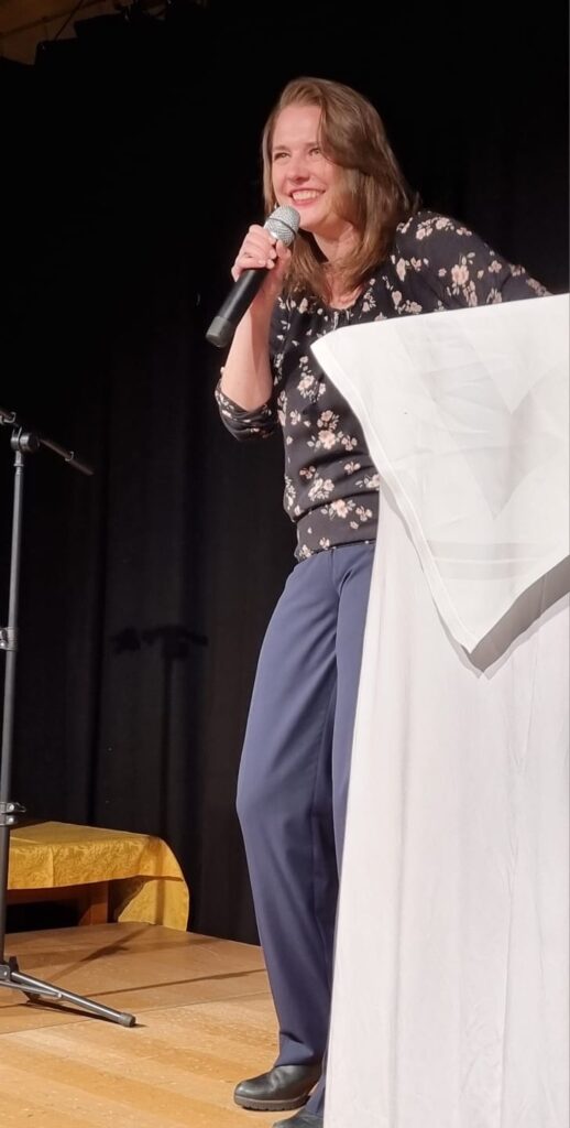 Isabel Meili brachte das Publikum zum Lachen.