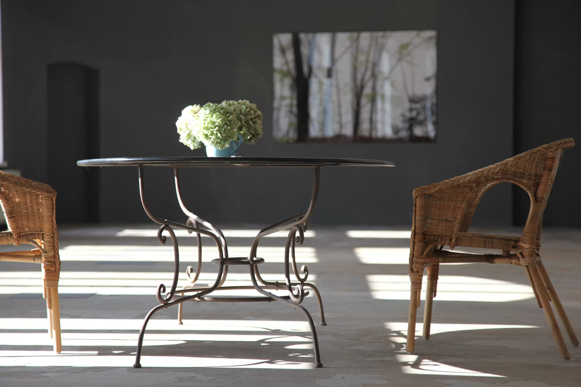 ©Marion Osmann, Regina Courtier
Marion Osmann ist Fotokünstlerin, Gestalterin, Designerin, Steirerin, Visionären und Besitzerin von Schloss Haggenberg im Weinviertel.