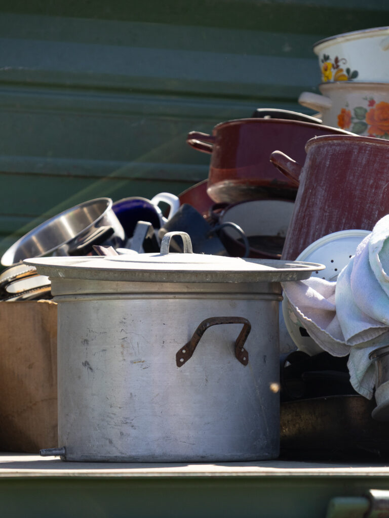 Einmal jährlich ist der Flohmarkt in Maustrenk. Eine Initiative der FFW Maustrenk. Erwin Löffler, Franz Kranz, Karl Aumann, alles Flohmarkt. Weinviertel.