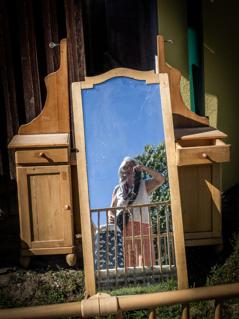 Einmal jährlich ist der Flohmarkt in Maustrenk. Eine Initiative der FFW Maustrenk. Erwin Löffler, Franz Kranz, Karl Aumann, alles Flohmarkt. Weinviertel.