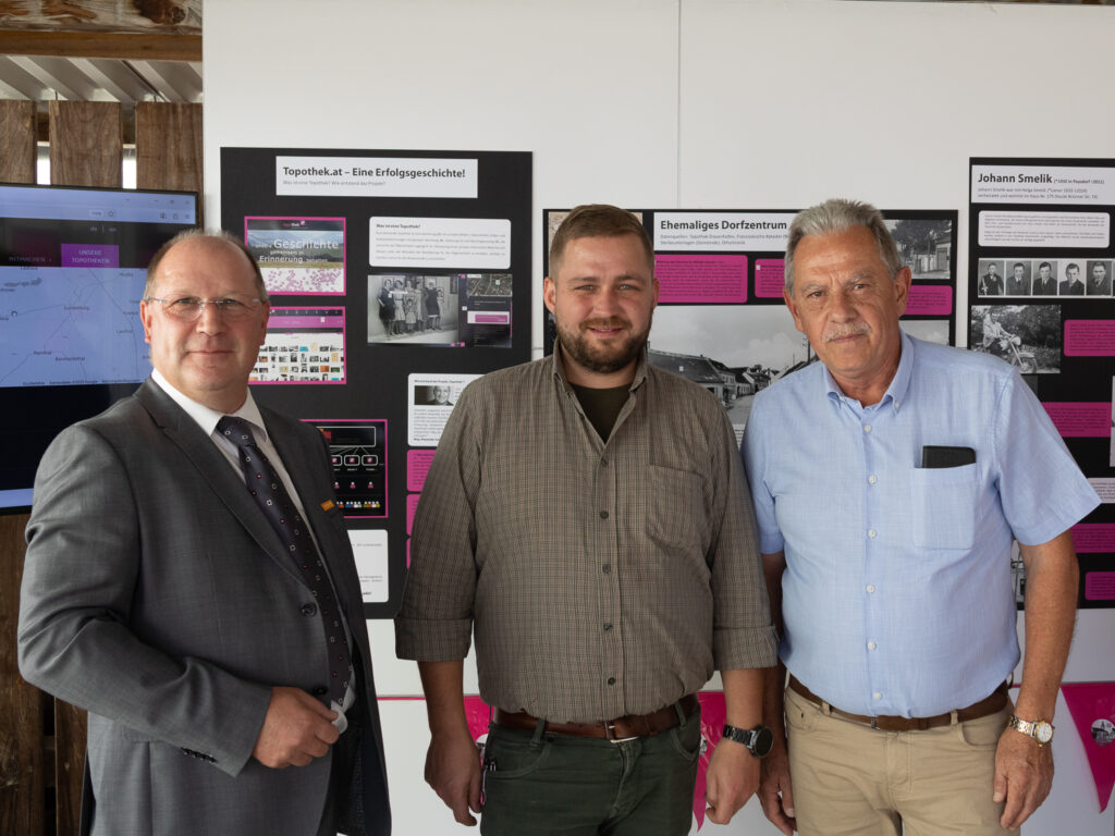 Die Topothek Drasenhofen ist eröffnet. Andrea Calvin ist Teamleiterin der Topothekare.