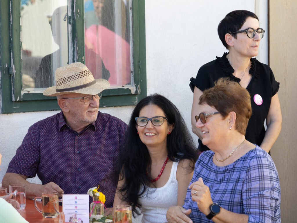 Die Topothek Drasenhofen ist eröffnet. Andrea Calvin ist Teamleiterin der Topothekare.