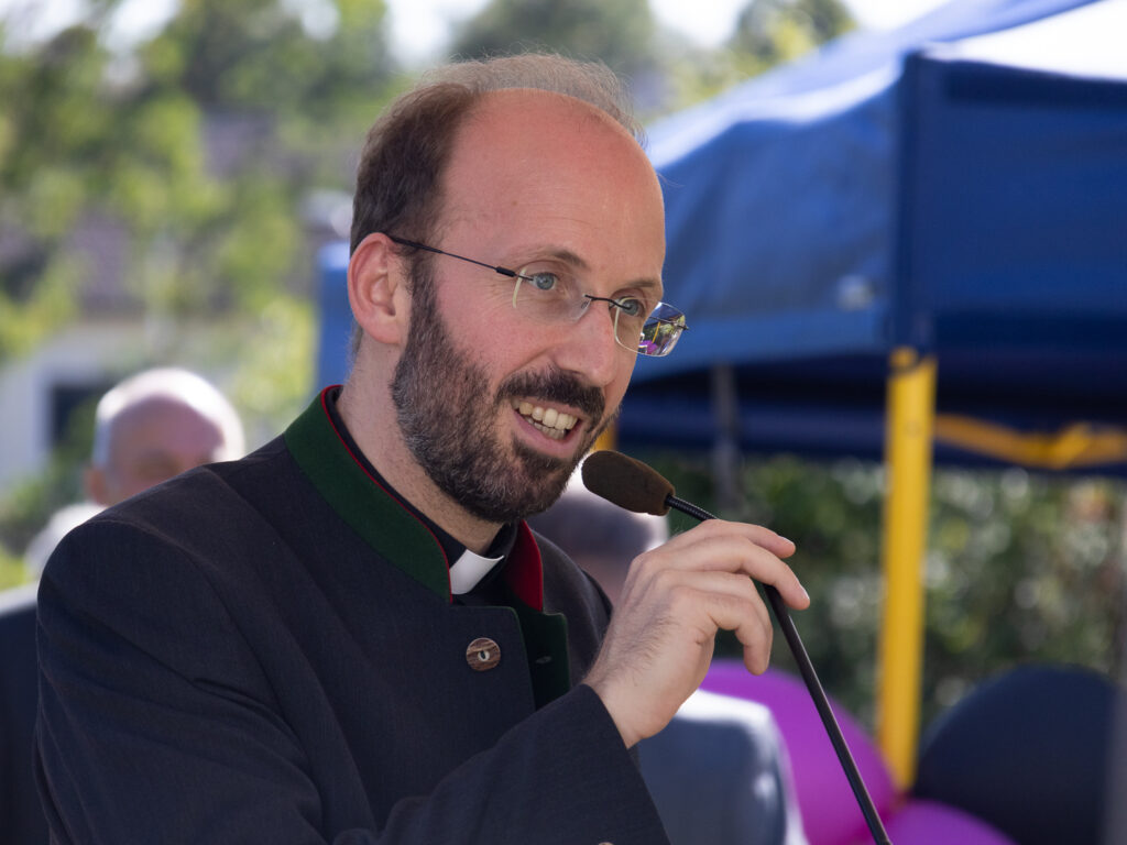 Die Topothek Drasenhofen ist eröffnet. Andrea Calvin ist Teamleiterin der Topothekare.