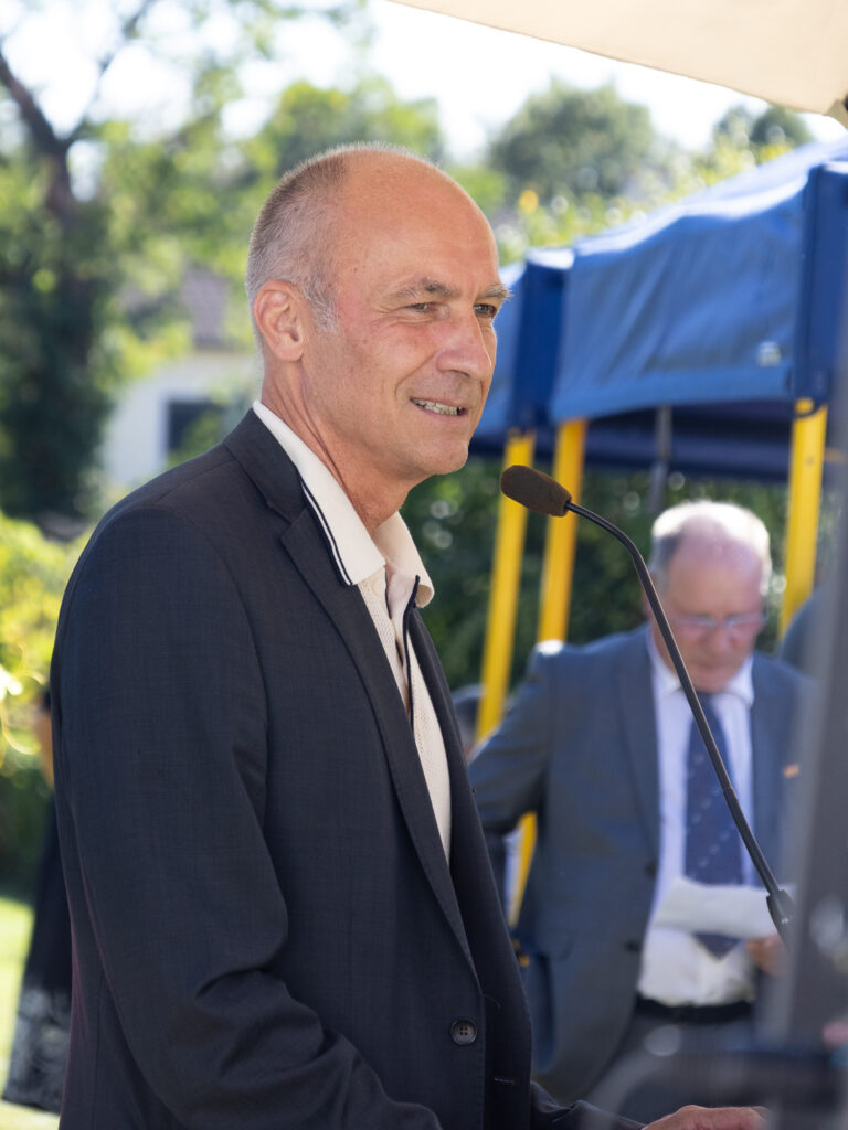 Die Topothek Drasenhofen ist eröffnet. Andrea Calvin ist Teamleiterin der Topothekare.