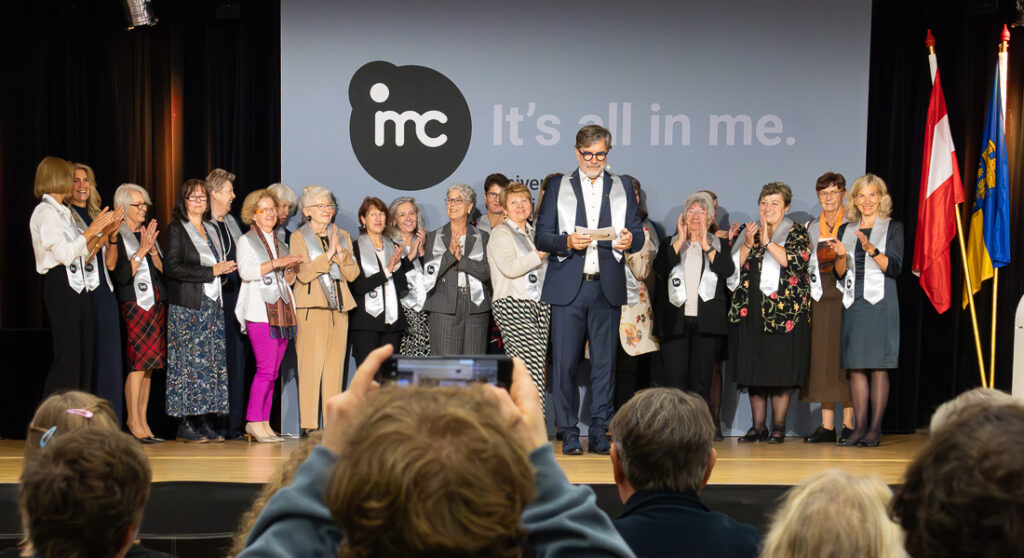 Gerda Zipfelmayer. Sponsion der 81-jährigen Kräuterexpertin aus Stockerau an der IMC SeniorenUni in Krems. Sie ist damit die älteste Absolventin dieses Lehrganges.