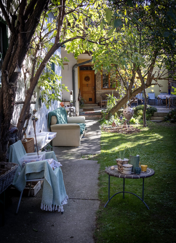 Tage der offenen Ateliers, Kunst berühren, Möglickeiten eröffnen, Kreativität spüren
Mit Harry Raab, Margit Stuckart, Eveline Slunsky, Cornelia Felkl-Ederer, Walpurga und Isabella Freudhofmaier, Nicole Bendl, Karl Pernold. Oberkreuzstetten, Niederleis, Nodendorf.