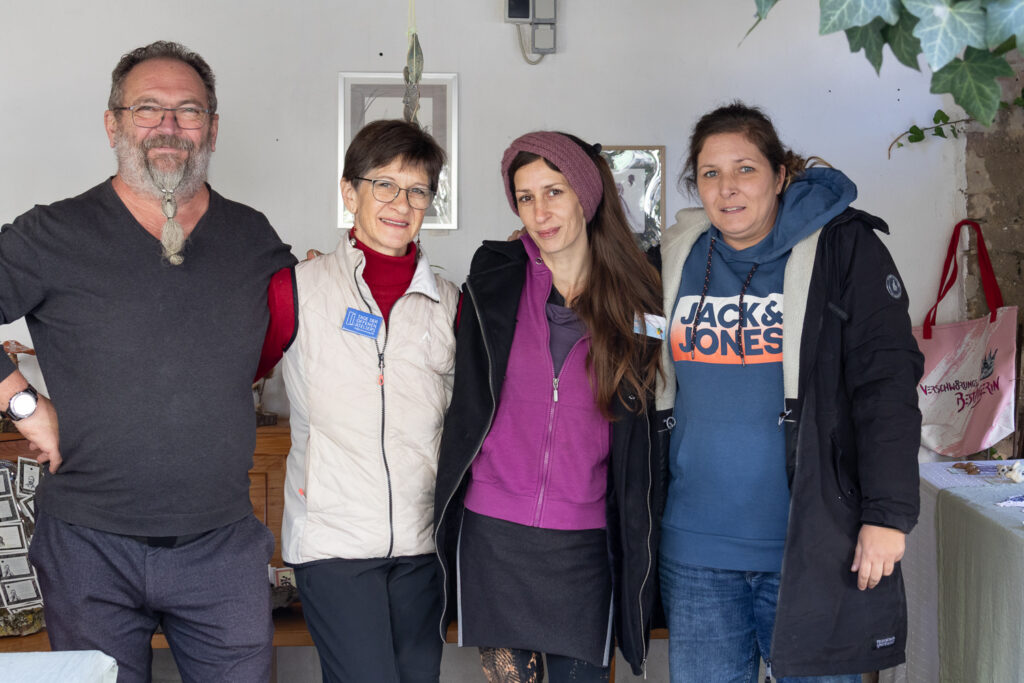 Tage der offenen Ateliers, Kunst berühren, Möglickeiten eröffnen, Kreativität spüren
Mit Harry Raab, Margit Stuckart, Eveline Slunsky, Cornelia Felkl-Ederer, Walpurga und Isabella Freudhofmaier, Nicole Bendl, Karl Pernold. Oberkreuzstetten, Niederleis, Nodendorf.