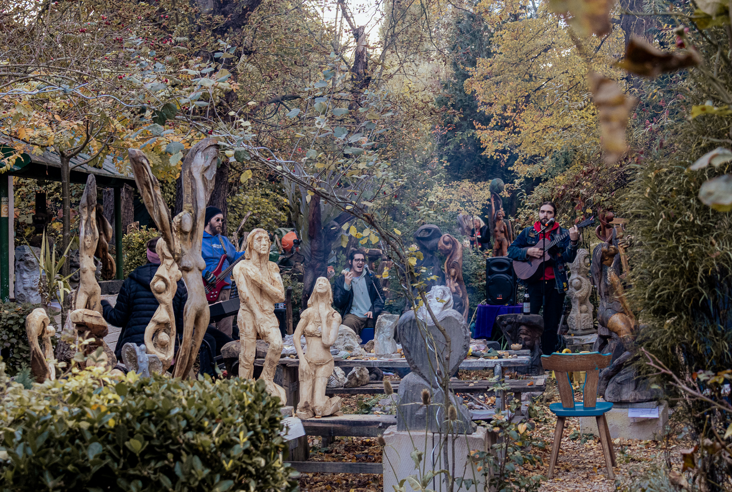 Tage der offenen Ateliers, Kunst berühren, Möglickeiten eröffnen, Kreativität spüren Mit Harry Raab, Margit Stuckart, Eveline Slunsky, Cornelia Felkl-Ederer, Walpurga und Isabella Freudhofmaier, Nicole Bendl, Karl Pernold. Oberkreuzstetten, Niederleis, Nodendorf.