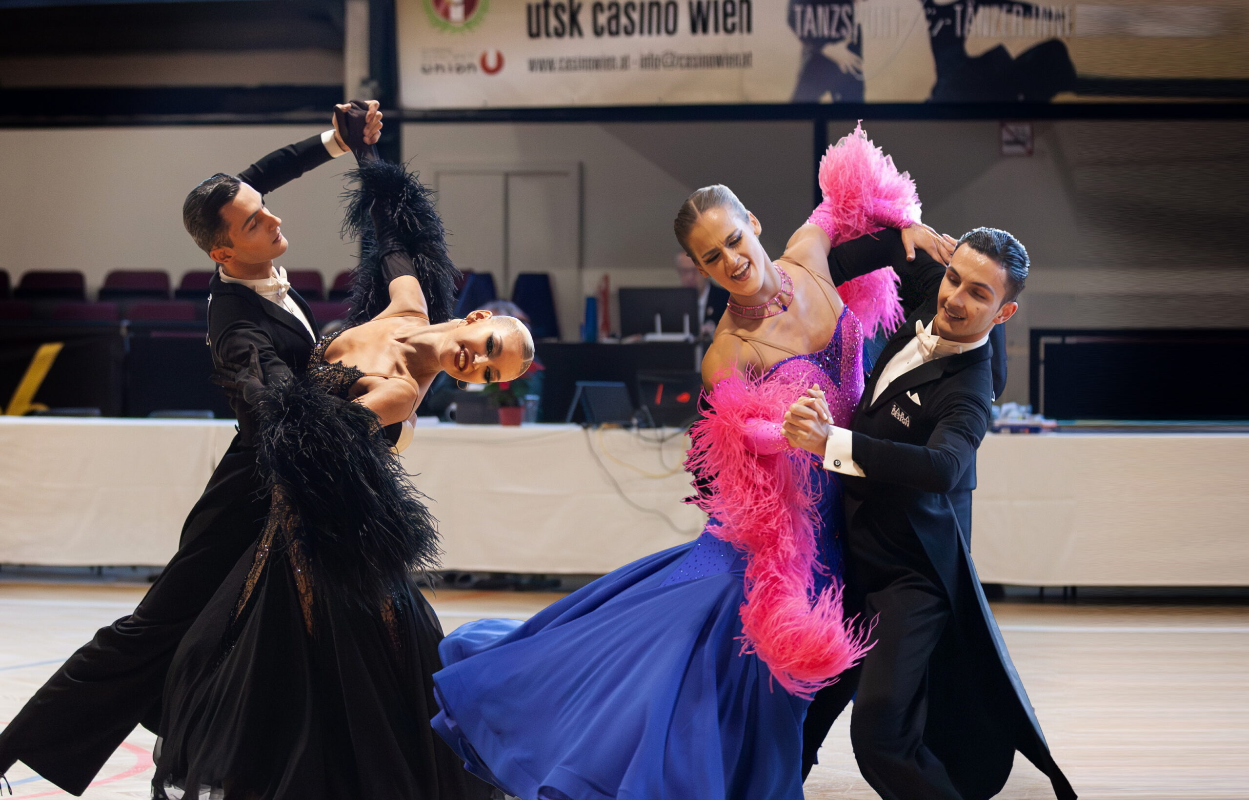 Turniertanzsport. Wiener Vize-Landesmeister Kombination. Alexander Lauda und Anastasiia Deineha. Wiener Vize-Meister Kombination. Dominik Lauda und Lea Samer. Pillichsdorf bekommt Silber. Weinviertel-Remasuri. Lauda-Zwillinge.