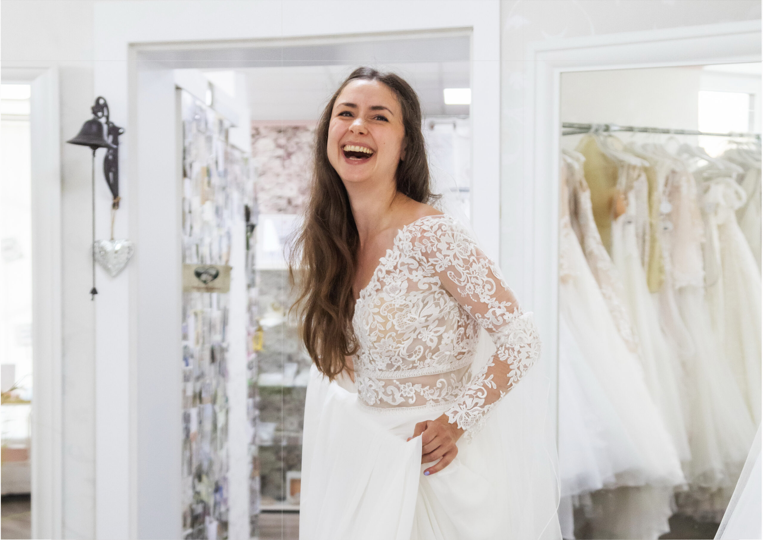 Winterhochzeit bei Mimitolu. Mimitolu in Gänserndorf. Heiraten im Winter. Gänserndorf. Michaela Steinzer. Ballsaison. Ballkleider. Hochzeitskleider. Weinviertel-Remasuri.