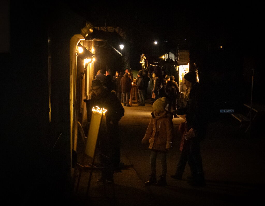 Zwischen Urzeit und Weihnachtszauber: Advent in der Stillfrieder Kellergasse