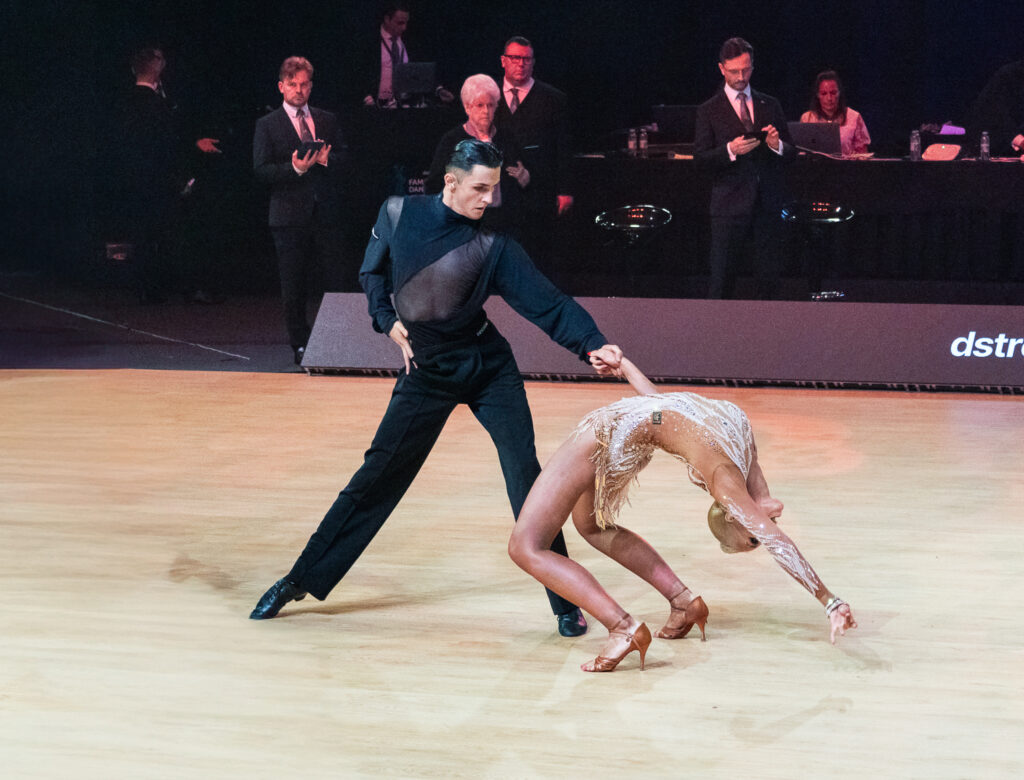 10-Tänze-WM, Lauda-Zwillinge. Dominik Lauda, Alexander Lauder, Turniertanzsport, U21 in Portugal, Weinviertel-Remasuri.