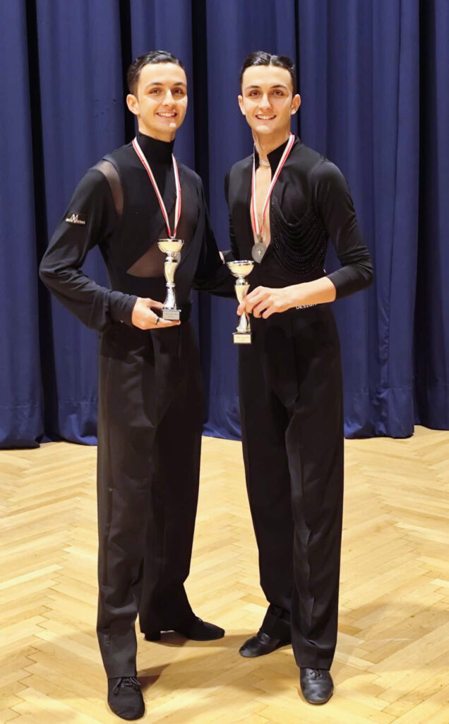 Turniertanzsport. Wiener Vize-Landesmeister Kombination. Alexander Lauda und Anastasiia Deineha. Wiener Vize-Meister Kombination. Dominik Lauda und Lea Samer. Pillichsdorf bekommt Silber. Weinviertel-Remasuri. Lauda-Zwillinge.