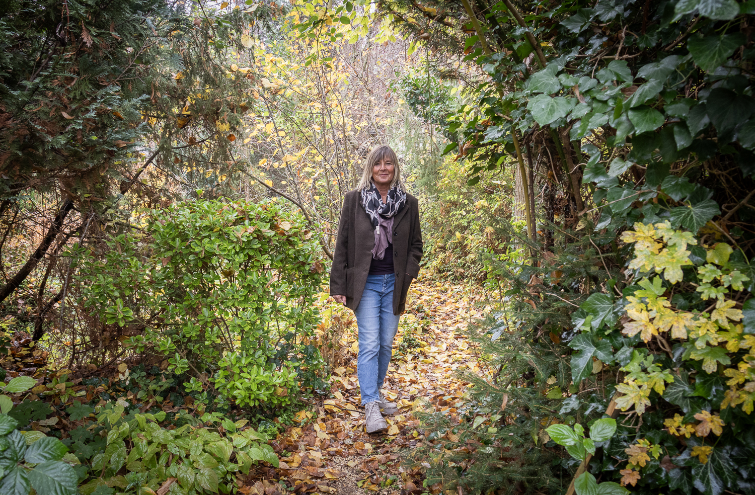 Margit Stuckart aus Niederleis zeigt feine Tonskulpturen und Keramiken aus der Welt des Lebens, des Märchens und ihrer Fantasie. Kunst.