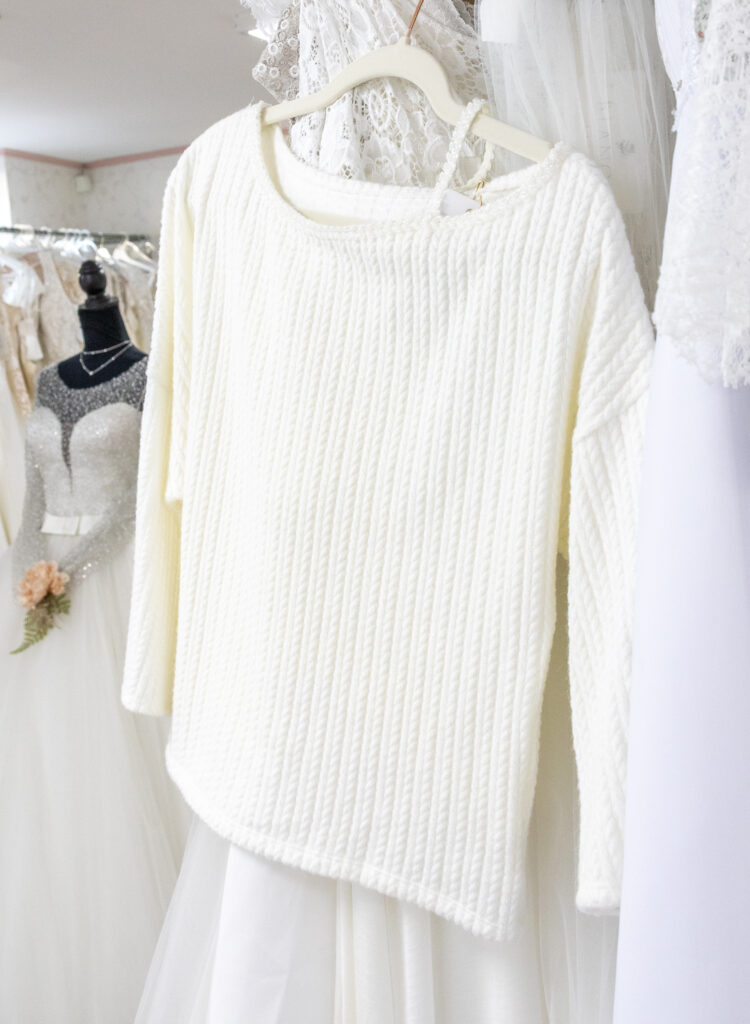 Winterhochzeit bei Mimitolu. Mimitolu in Gänserndorf. Heiraten im Winter. Gänserndorf. Michaela Steinzer. Ballsaison. Ballkleider. Hochzeitskleider. Weinviertel-Remasuri.