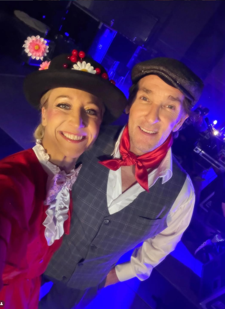 Von „Let’s Dance“ zu „Let’s Bake“ und wieder zurück- süße Weihnachtsgrüße zwischen Tür und "Angel".
Profitänzerin Kathrin Menzinger aus dem Marchfeld schreibt ihr eigenes Kochbuch. © Max Kumptner, © Basti Sevastos, © RTL/S. Gregorowius, © Kathrin Menzinger, © Annalena_jcs
