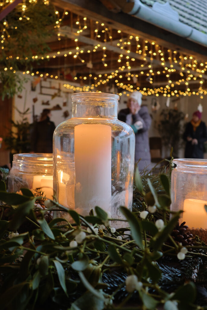 Weihnachtsmarkt Weingut Regner, Traunfeld, Hochleithen, Formfrei, Kunsthandwerk, Christbaumverkauf, Weinverkauf, Anna Regner, Familie Regner, Advent 2025, Tischlermeister, Lukas Regner, Mathias Regner, Josef Regner © Regina Courtier