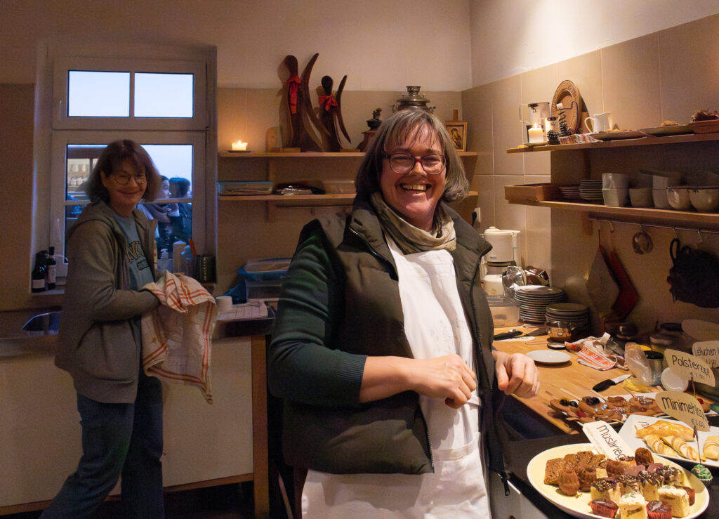 Weihnachtsmarkt Weingut Regner, Traunfeld, Hochleithen, Formfrei, Kunsthandwerk, Christbaumverkauf, Weinverkauf, Anna Regner, Familie Regner, Advent 2025, Tischlermeister, Lukas Regner, Mathias Regner, Josef Regner © Regina Courtier