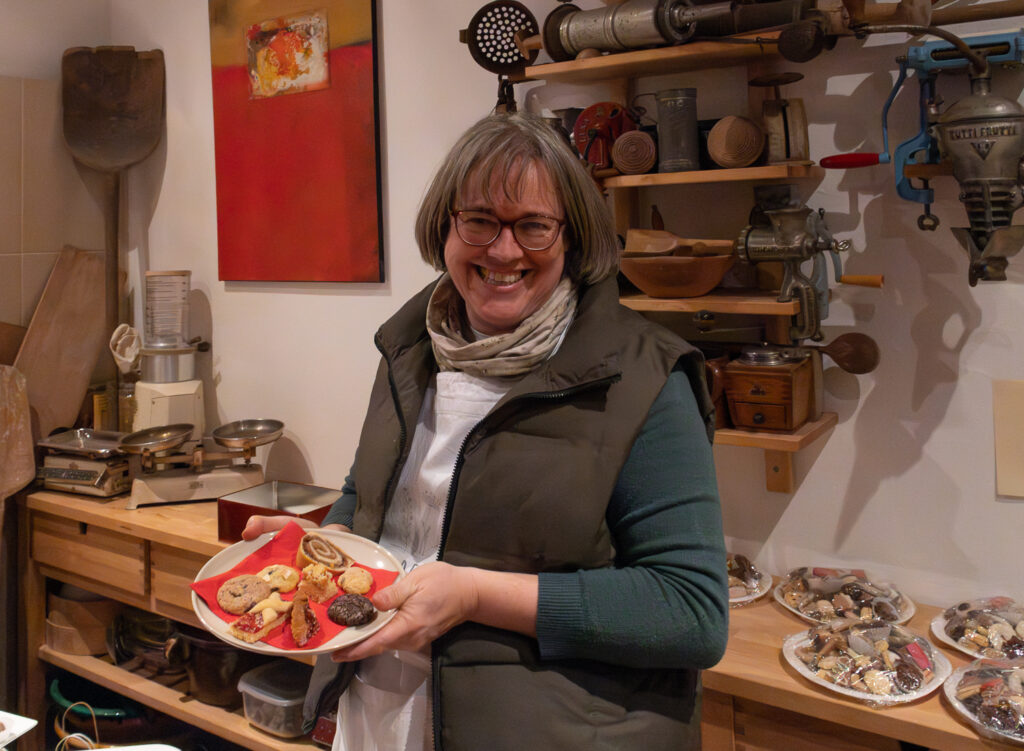 Weihnachtsmarkt Weingut Regner, Traunfeld, Hochleithen, Formfrei, Kunsthandwerk, Christbaumverkauf, Weinverkauf, Anna Regner, Familie Regner, Advent 2025, Tischlermeister, Lukas Regner, Mathias Regner, Josef Regner © Regina Courtier