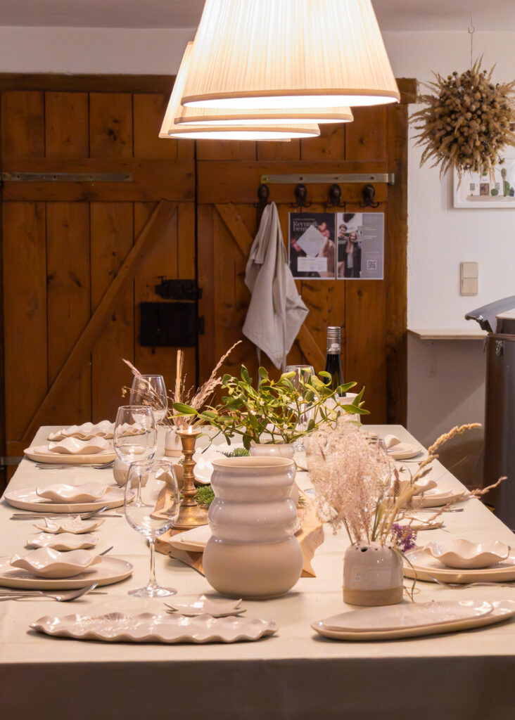 Weihnachtsmarkt Weingut Regner, Traunfeld, Hochleithen, Formfrei, Kunsthandwerk, Christbaumverkauf, Weinverkauf, Anna Regner, Familie Regner, Advent 2025, Tischlermeister, Lukas Regner, Mathias Regner, Josef Regner © Regina Courtier