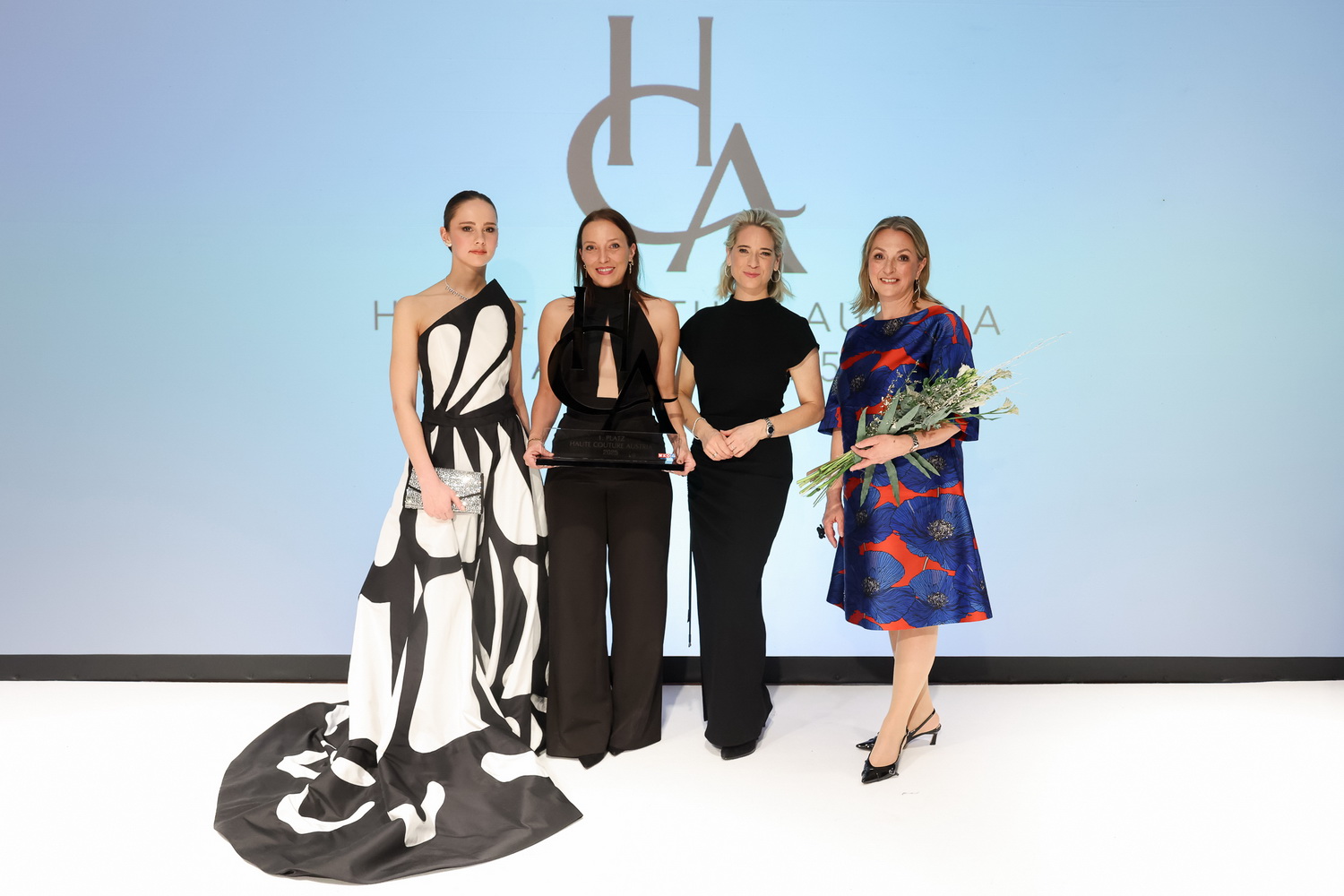 Houte Couture Austria Award, 2025, Katharina Schönbauer-Manak, Strasshof, Marchfeld, Weinviertel-Remasuri, Leistungsschau, Schneidermeisterin, Atelier Schönbauer Manak.