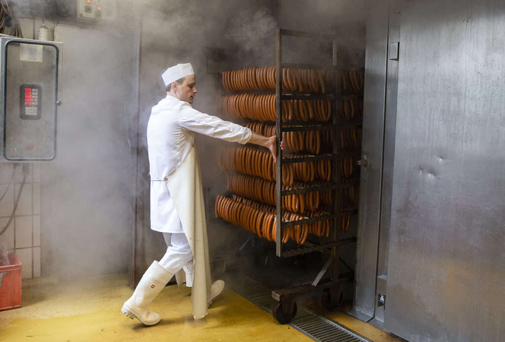 "Eh scho wuascht", Würstelstand, Würstelstandkultur, Patricia Pölzl, Simmering, Wiener Zentralfriedhof, Fleischhauerei Wild, Ferdinand Wild, Weinviertel, Weinviertel-Remasuri © Fleischerei Wild, © Regina Courtier, Immaterielles Kulturerbe