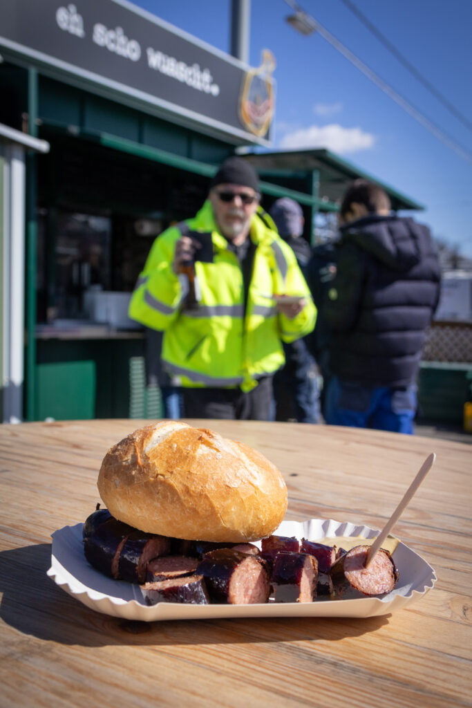 "Eh scho wuascht", Würstelstand, Würstelstandkultur, Patricia Pölzl, Simmering, Wiener Zentralfriedhof, Fleischhauerei Wild, Ferdinand Wild, Weinviertel, Weinviertel-Remasuri © Fleischerei Wild, © Regina Courtier, Immaterielles Kulturerbe